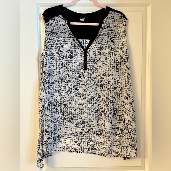 torrid Tops - 🖤Torrid Black and White Patterned Blouse- WORN ONCE!